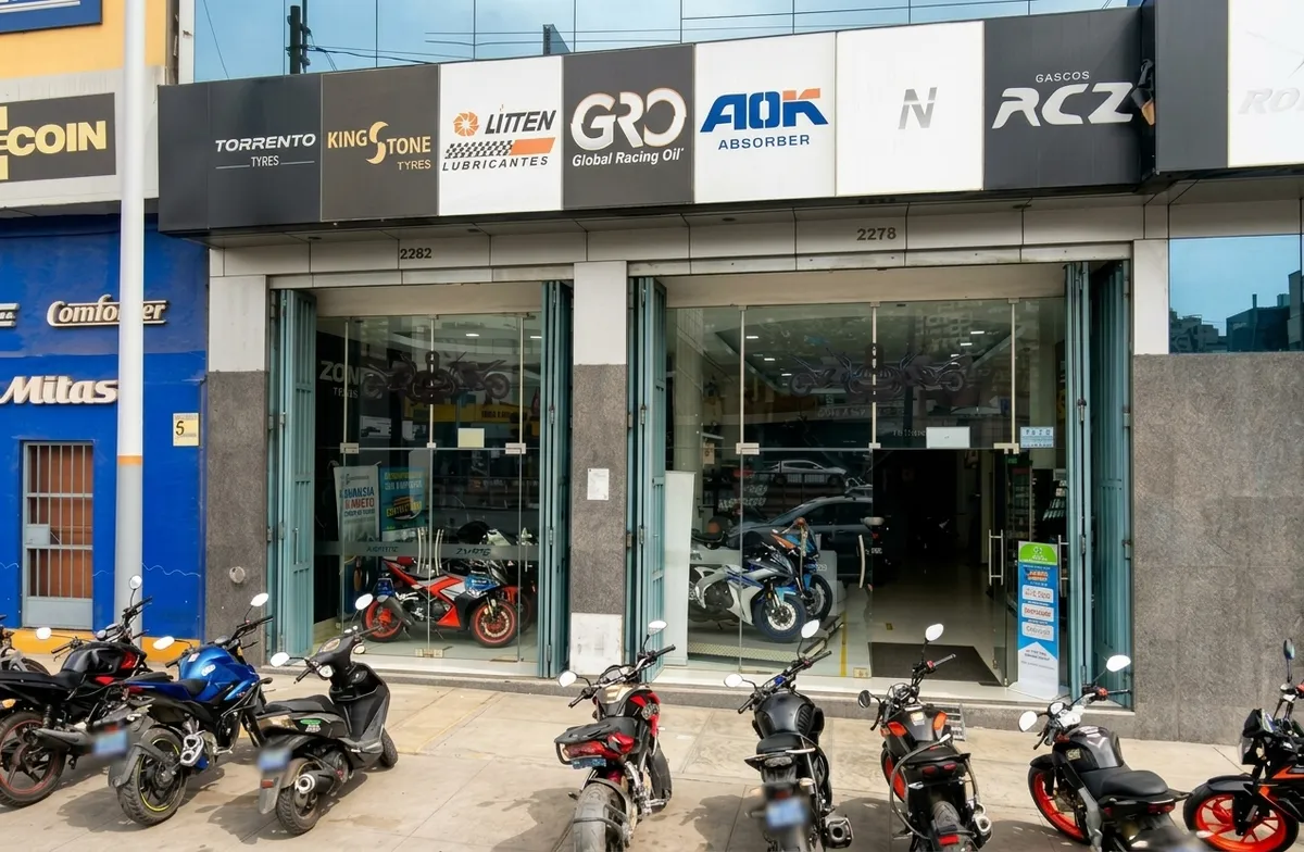 Fachada Showroom Central Grupo Lauzher - Av. Nicolás Arriola 2278, San Luis